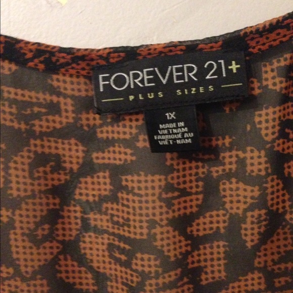 Plus summer top bundle - Picture 4 of 5