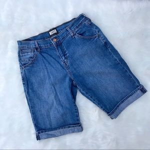 SUMMER CLEARANCE!! Levi's Bermuda short