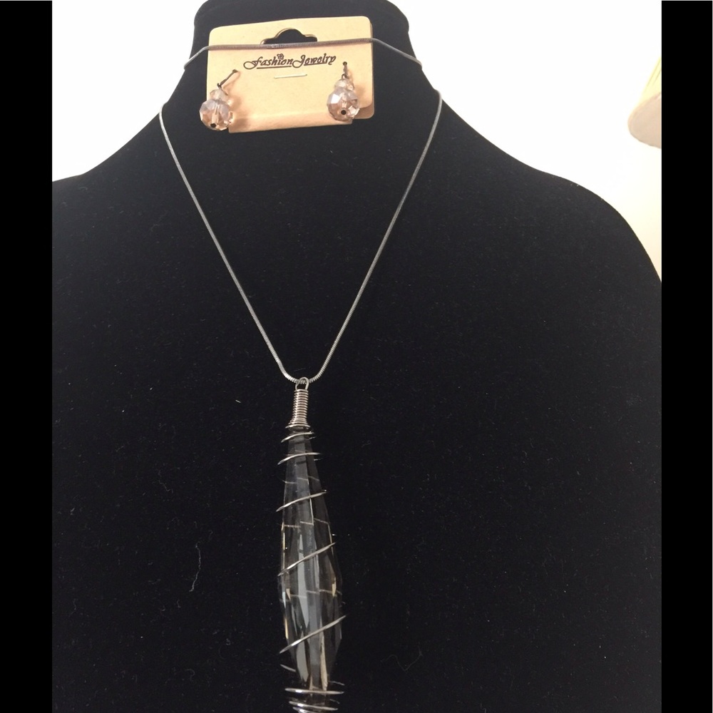 New Earring and necklace set.