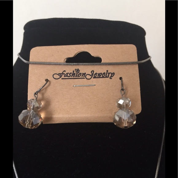 New Earring and necklace set. - Picture 2 of 2