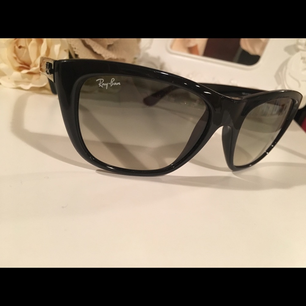 Authentic Ray-Ban's - Picture 2 of 2