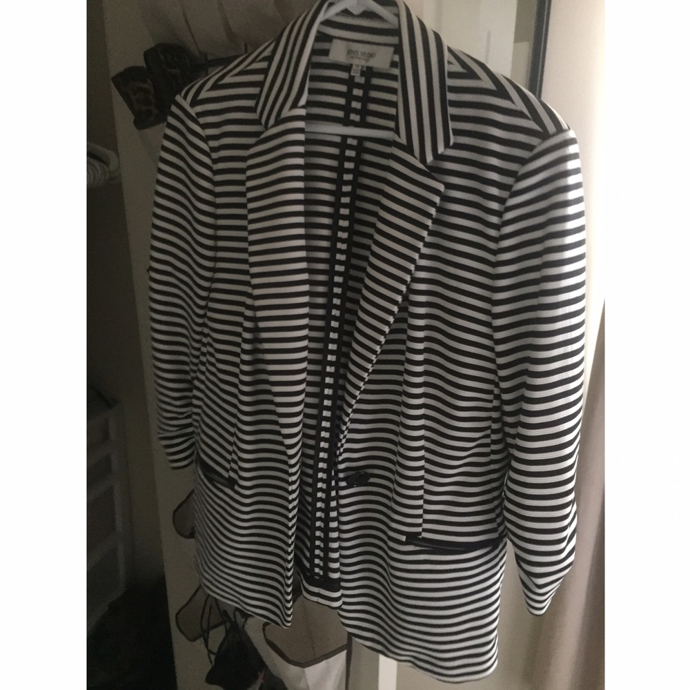 Black/white blazer