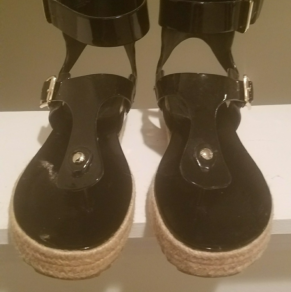 BCBG SANDALS