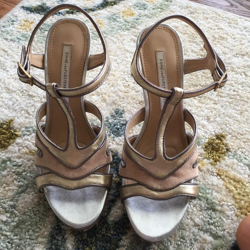 Diane Von Furstenberg heels. ⭐️🌹❤️