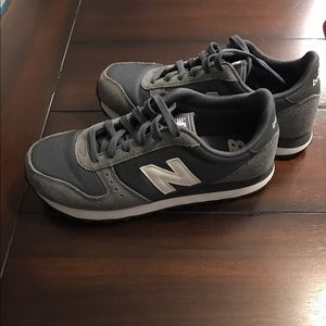 New balance tennis shoes
