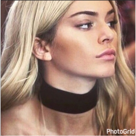 New black wide faux suede choker necklace - Picture 4 of 4