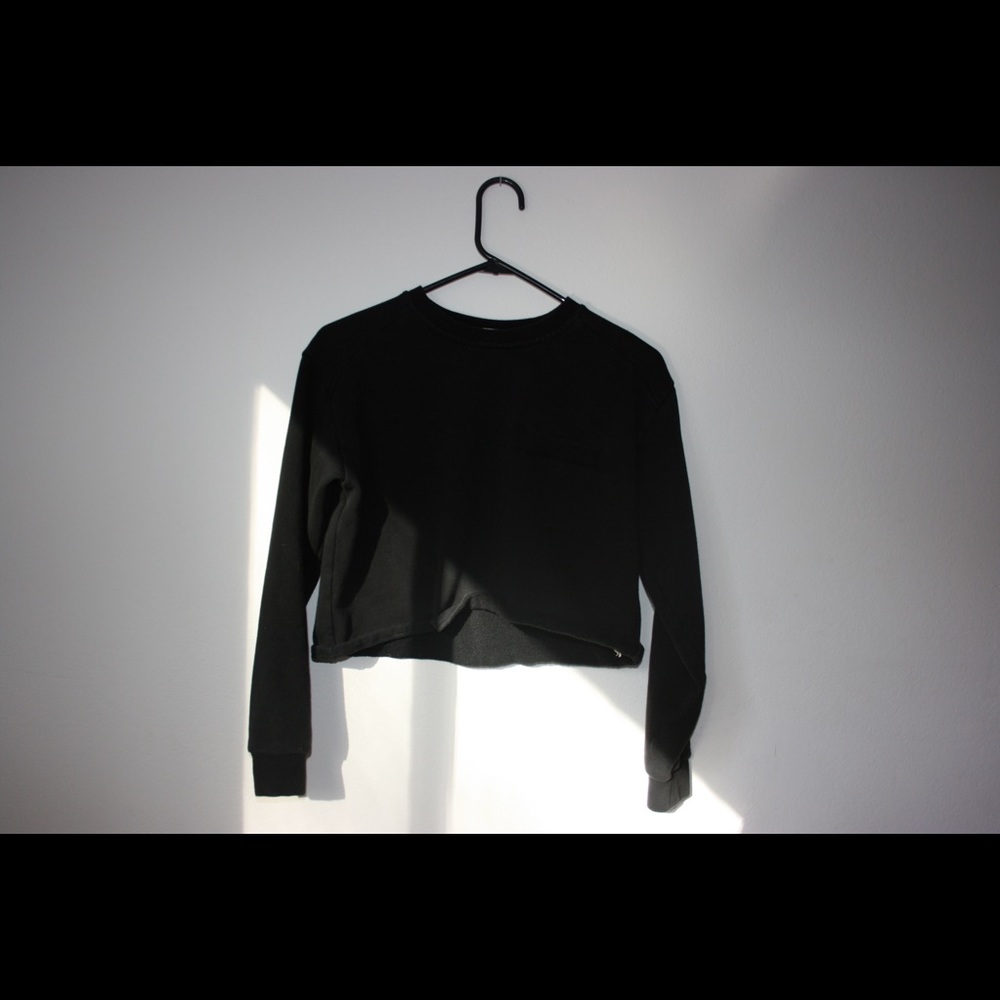 Black Long Sleeve Crop Top