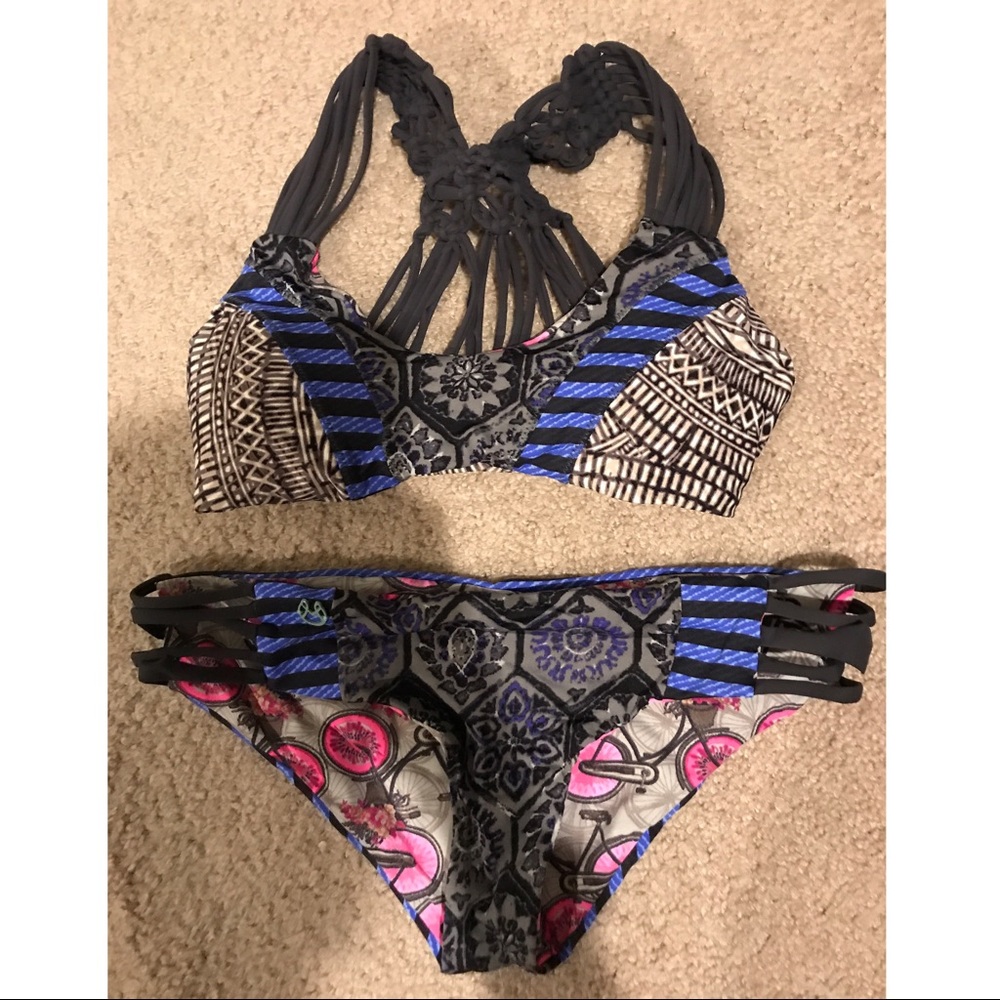 Maaji - reversible two piece 2016 - Picture 3 of 5