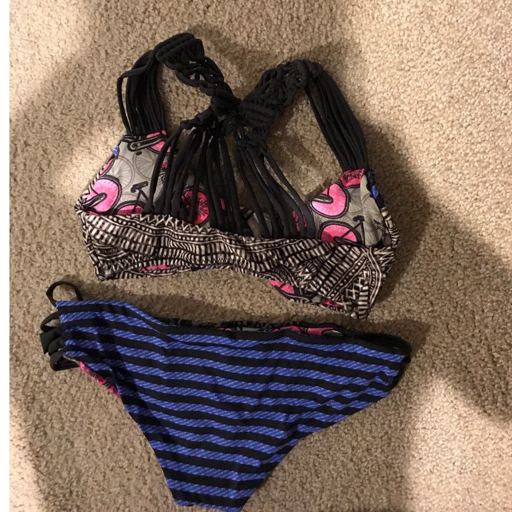 Maaji - reversible two piece 2016 - Picture 4 of 5