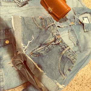 High-wasted Jean Shorties!