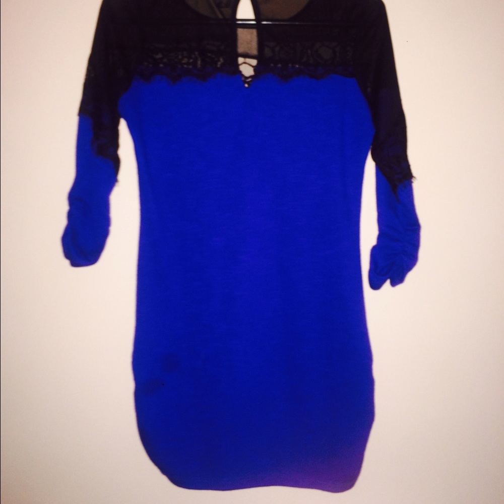 SHORT ROYAL BLUE DRESS WITH BLACK LACE