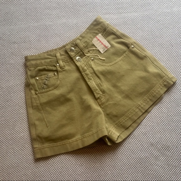 Urban Outfitters Pants - ⚡SALE! Vintage high waist olive shorts