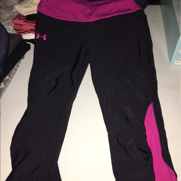 Under armour heat gear capris - Picture 2 of 2
