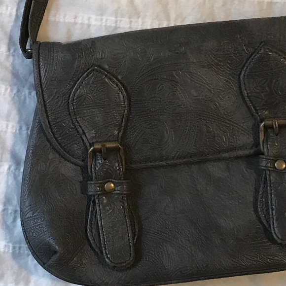 Gray Faux Leather Cross Body Purse!! Ecote / UO - Picture 4 of 4