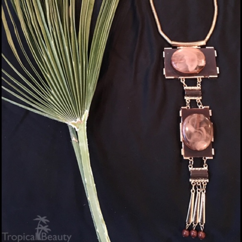 BROWN NECKLACE ART DECOR
