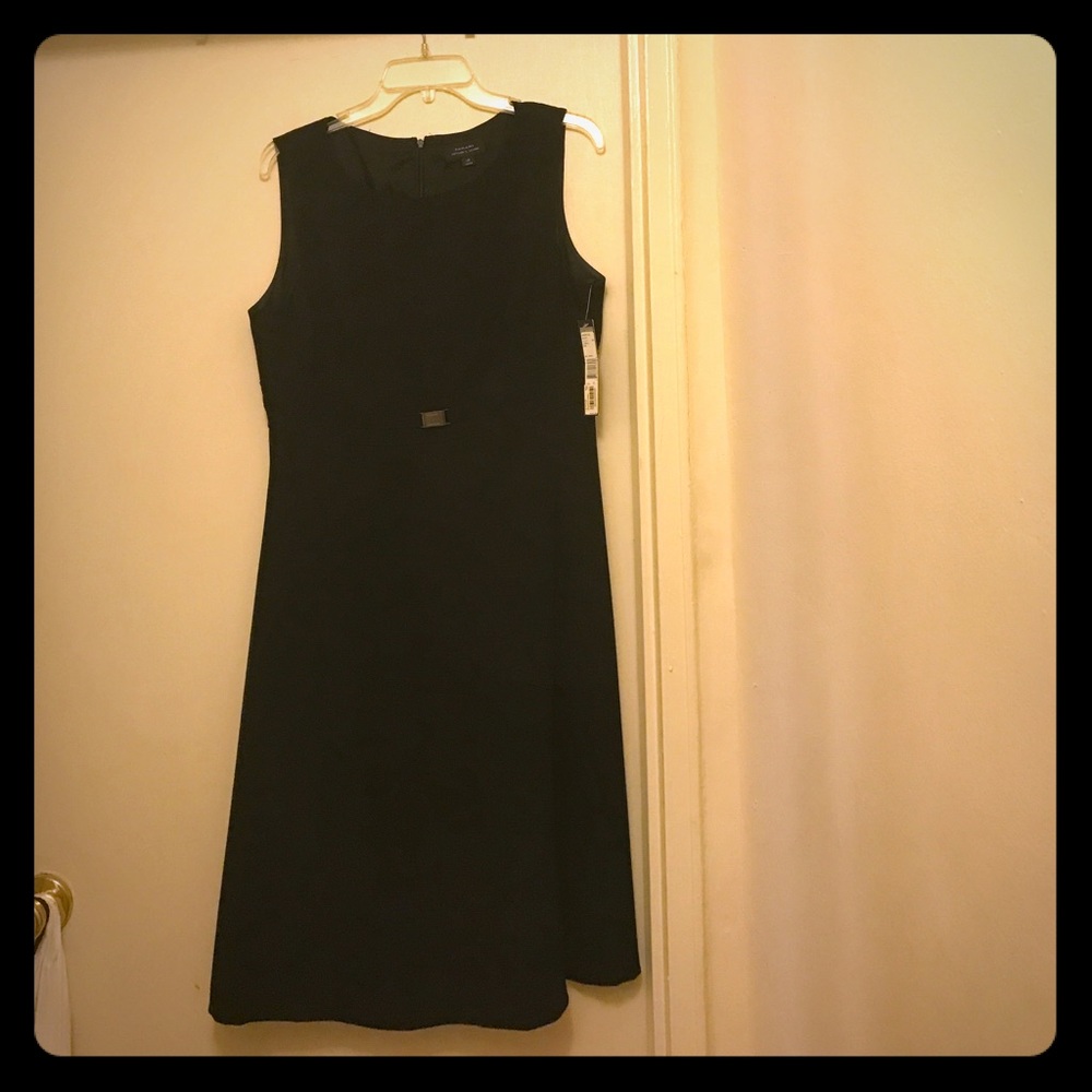 Black NWT Tahari sleeveless sheath dress - size 10