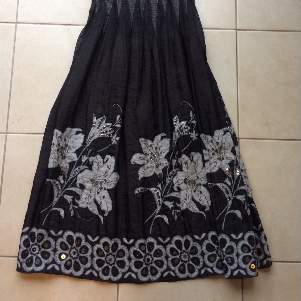 Cute strapless Dress or wear as Skirt - Picture 3 of 4