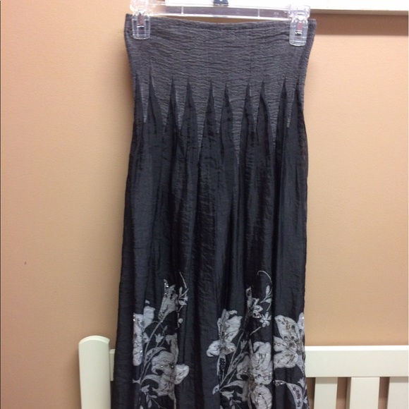 Cute strapless Dress or wear as Skirt - Picture 2 of 4