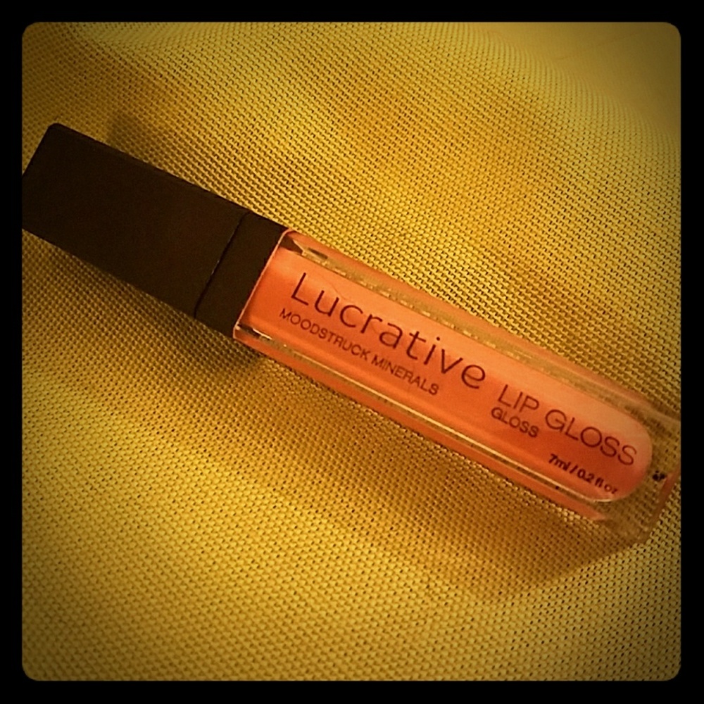Lucrative Lip Gloss *Luxe*