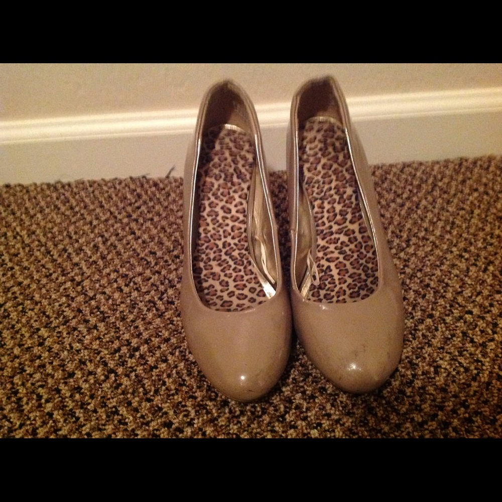 Steve Madden Nude Pumps