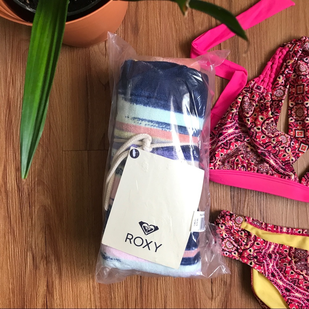 Roxy beach towel NWT
