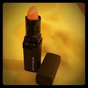 Younique Lipstick *Well-to-do*