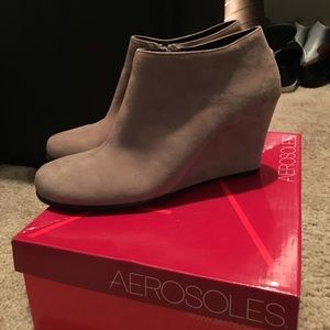 Aerosoles suede wedge booties