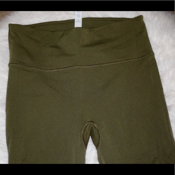 Lululemon Seamless Crop - Picture 4 of 8