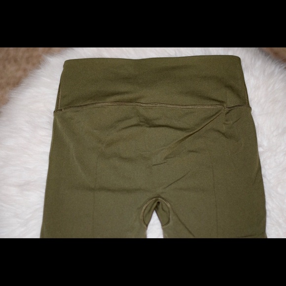 Lululemon Seamless Crop - Picture 5 of 8