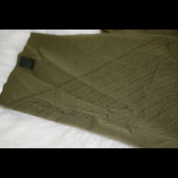 Lululemon Seamless Crop - Picture 7 of 8