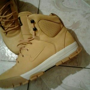 Meet your Posher, Ski