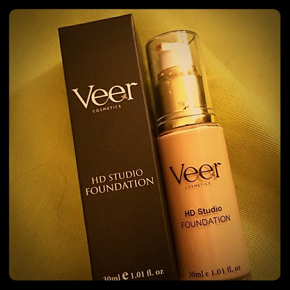 VEER HD Studio Foundation *Medium Beige*
