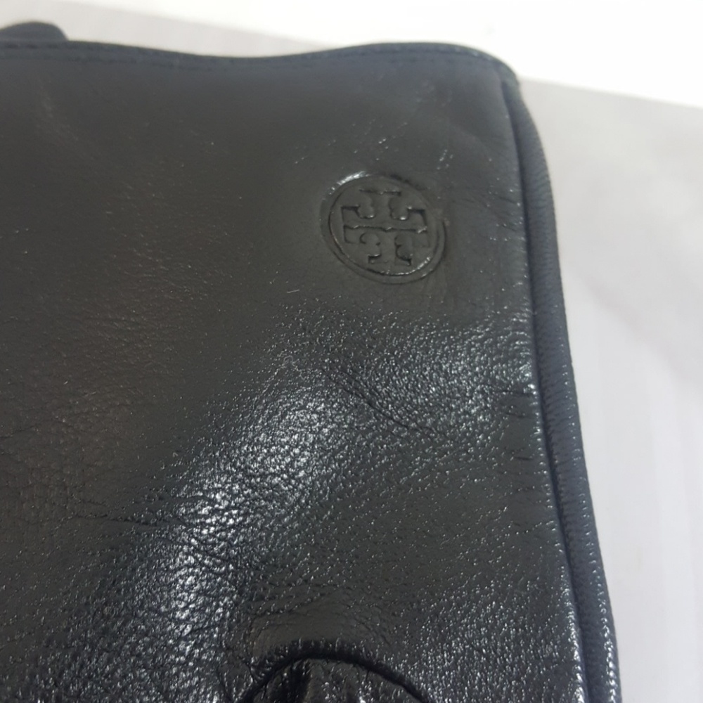 Nwot authentic Tory Burch black and gold gloves - Picture 3 of 5