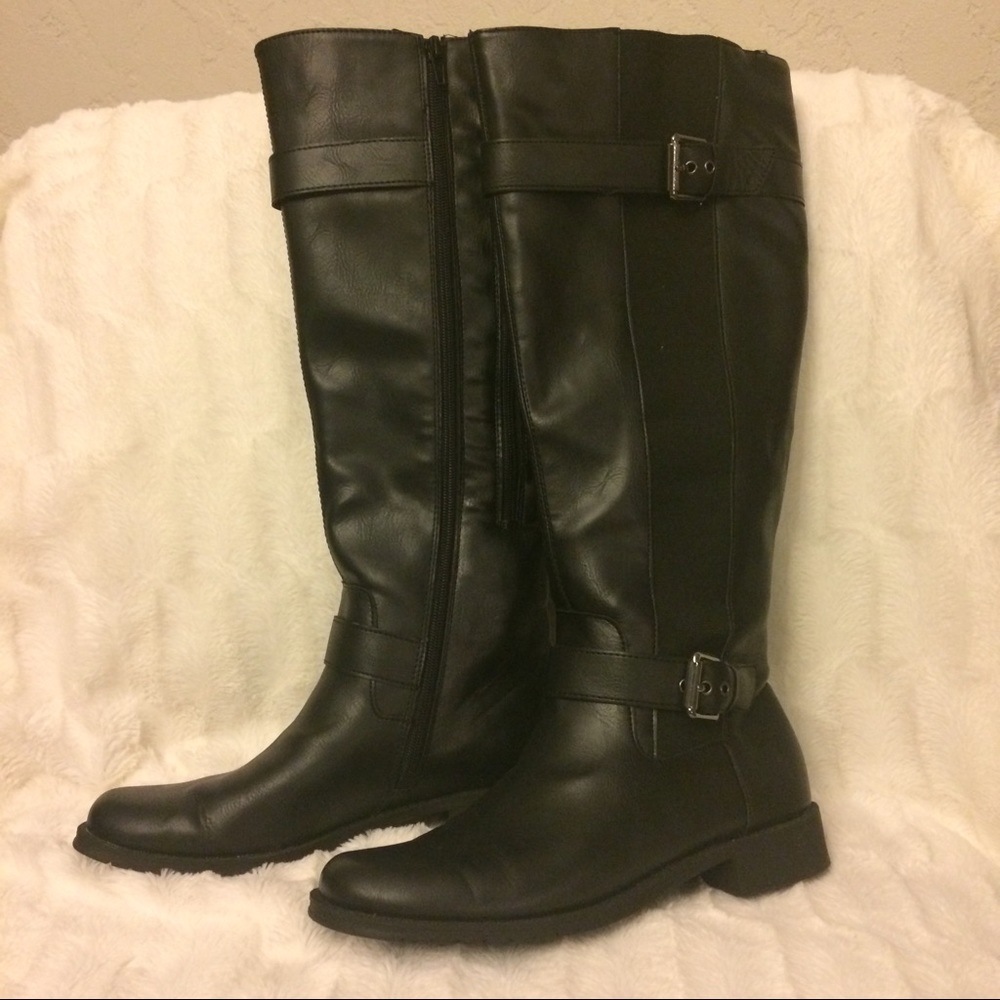 EUC A2 black boots.