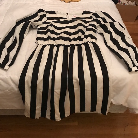 Striped dress - Picture 3 of 6