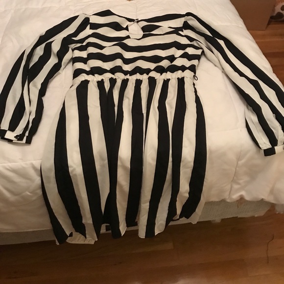 Striped dress - Picture 4 of 6