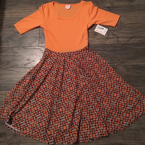 LuLaRoe Dresses & Skirts - LuLaRoe medium Nicole swing dress! New with tags!