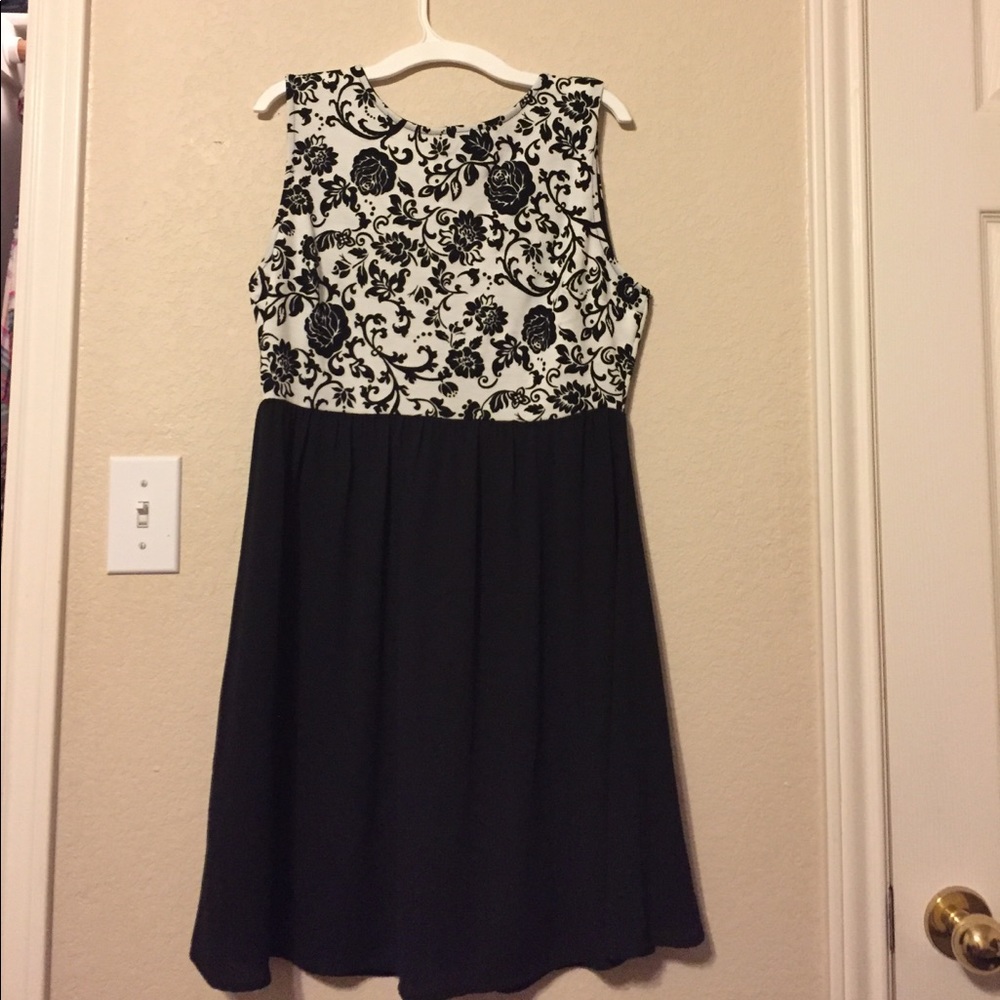 Black and white floral print dress.