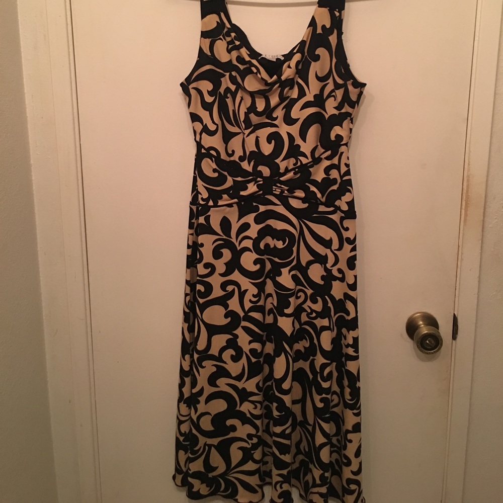 💃🏼Beautiful Black and Gold dress!💃🏼