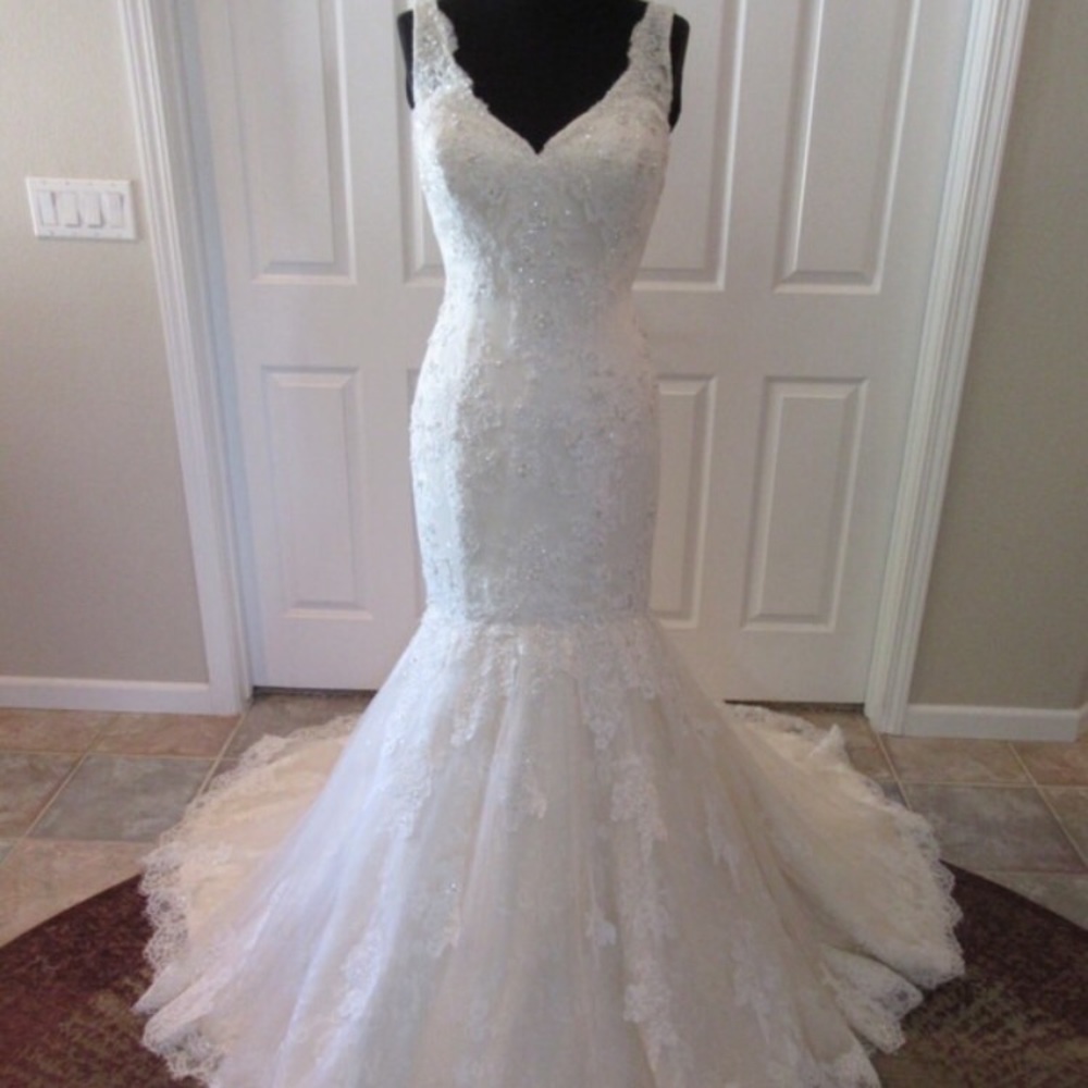Wedding gown / negotiable