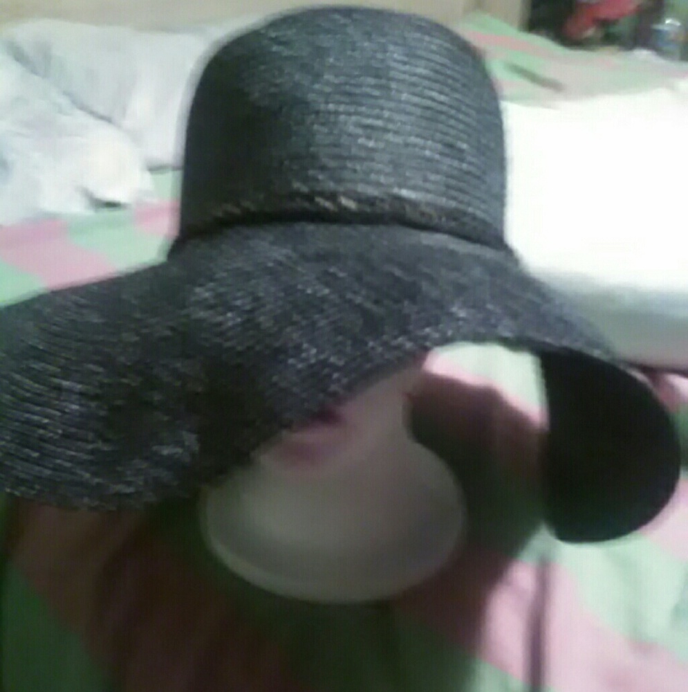 Straw floppy hat