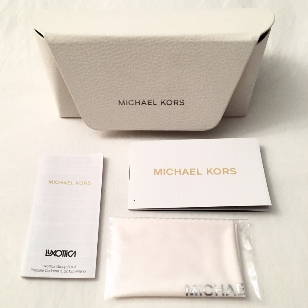 MICHAEL KORS xtra large white matte leatherlike