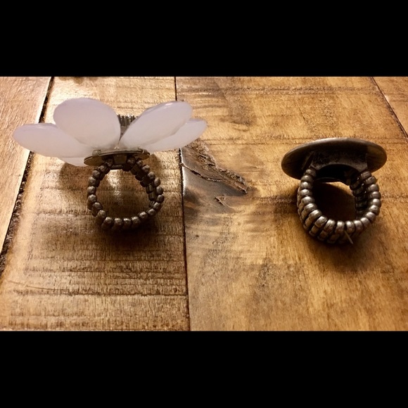 Two statement rings - Picture 3 of 4
