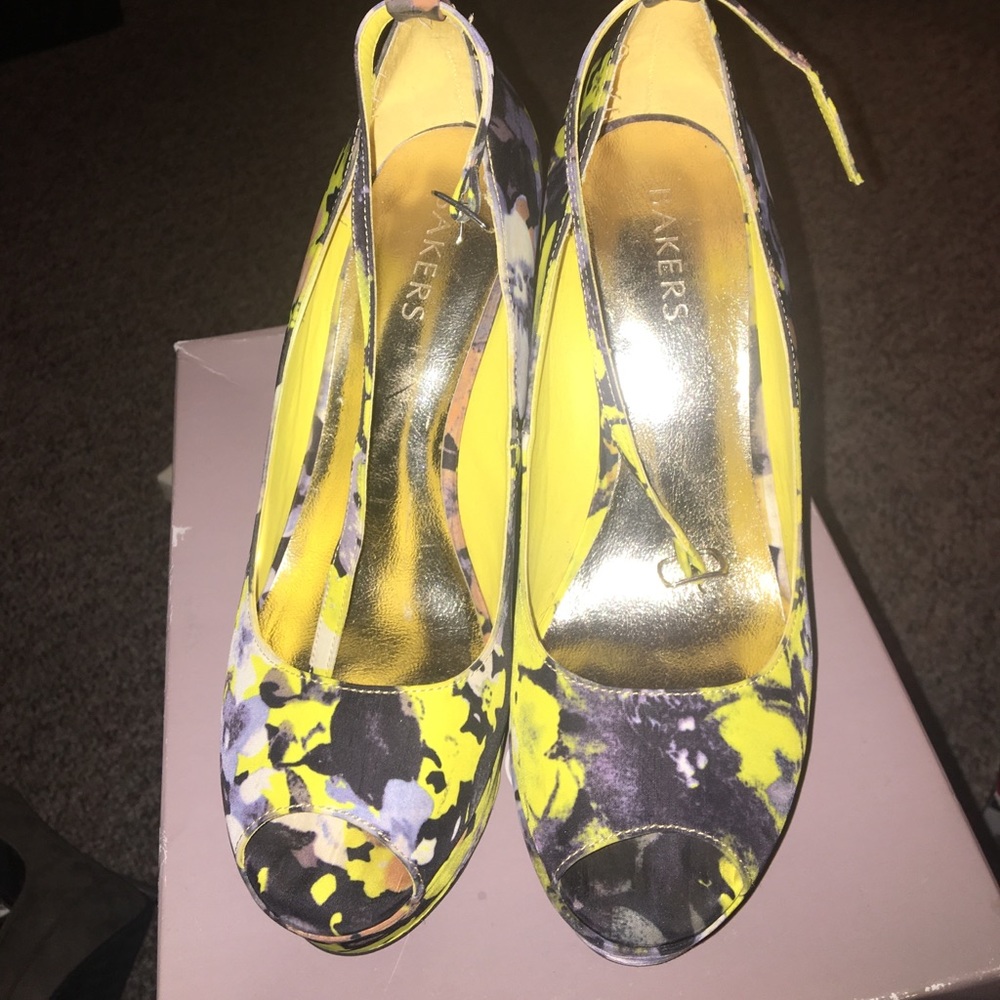 BAKERS FLORAL WEDGES