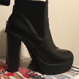 Steve Madden Amandaa platform booties