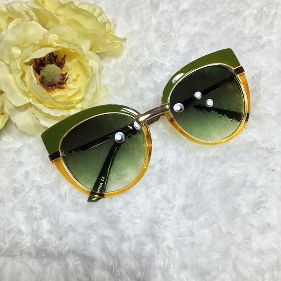 "Oh Kitty" Retro Cat Eye Sunglasses - Picture 2 of 4