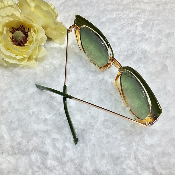 "Oh Kitty" Retro Cat Eye Sunglasses - Picture 3 of 4