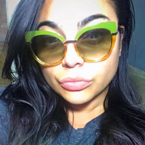 "Oh Kitty" Retro Cat Eye Sunglasses - Picture 4 of 4