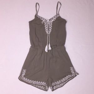 ⚡️48 HR FLASH SALE⚡️🕊 Lace Up Romper 🕊