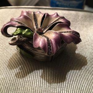 Vintage Trinket jewelry/Pill Box